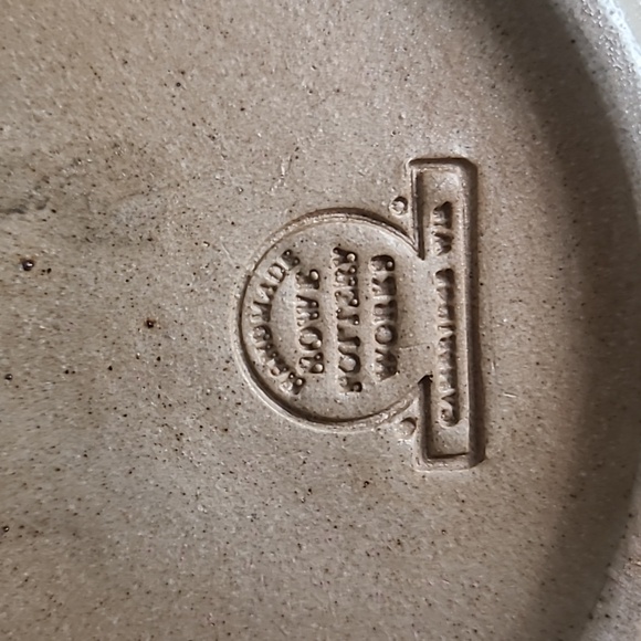 Rowe Pottery Works Four Calling Birds Plate - Picture 2 of 2